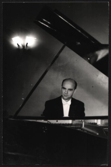 Zbigniew Śliwiński przy fortepianie
