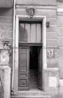 Gdańsk Wrzeszcz, ul. Do Studzienki 13. Drzwi frontowe kamienicy